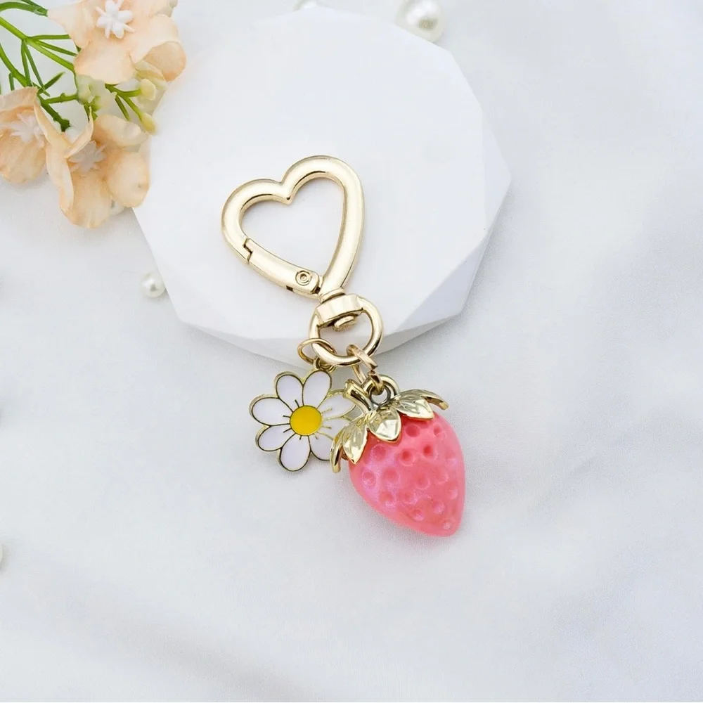Strawberry Keychain Bag Charm, Kawaii Decor Heart Keyring 🗝️